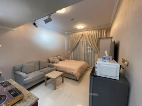 Private studio with balcony Shj